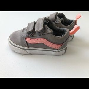 VANS - toddler girl size 4